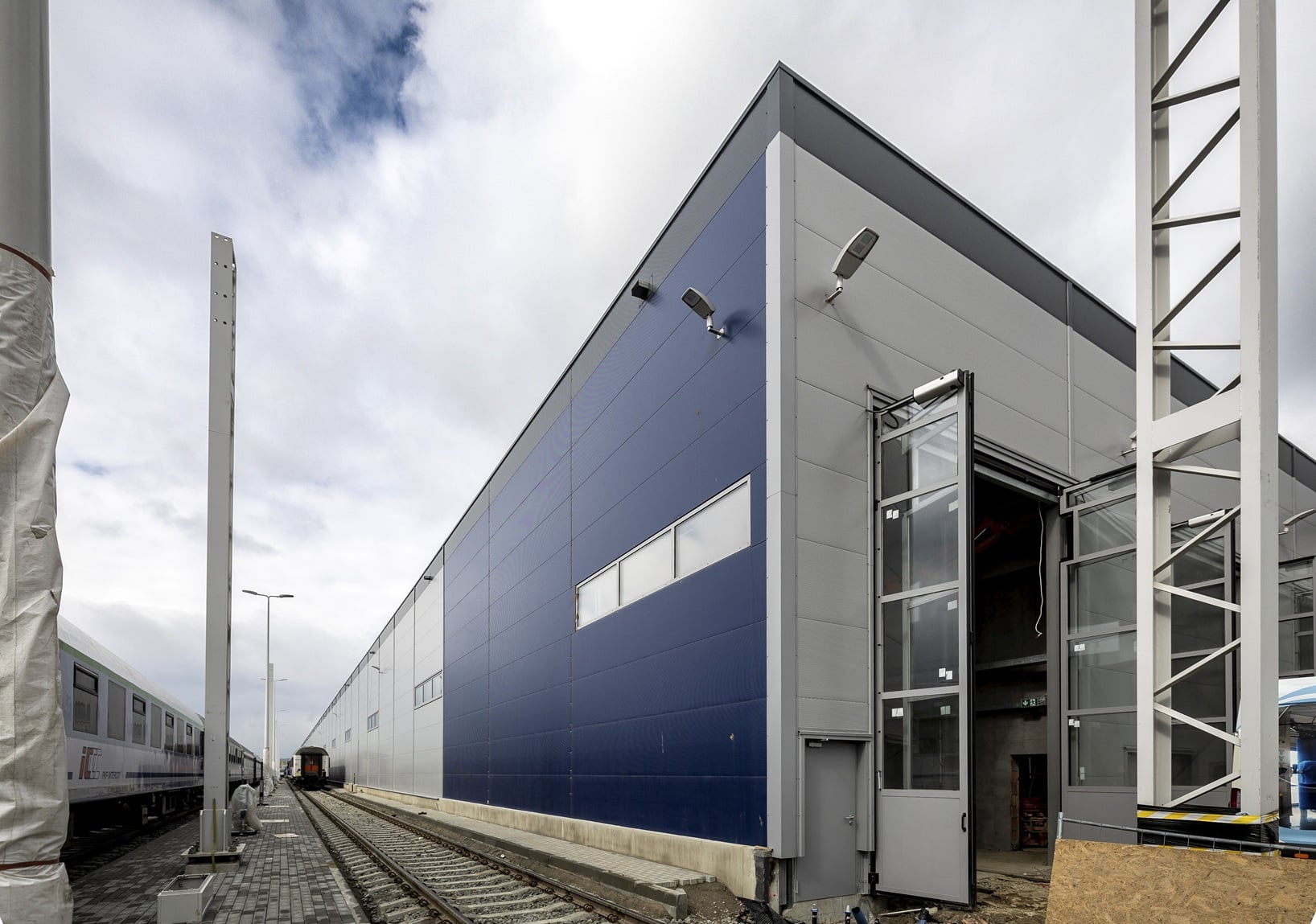 Inforail - Nowoczesne zaplecze PKP Intercity w Przemyślu nabiera kształtu