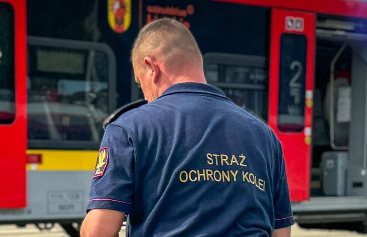 Inforail - Niebezpieczny incydent w Bełchowie. Kamienie na torach