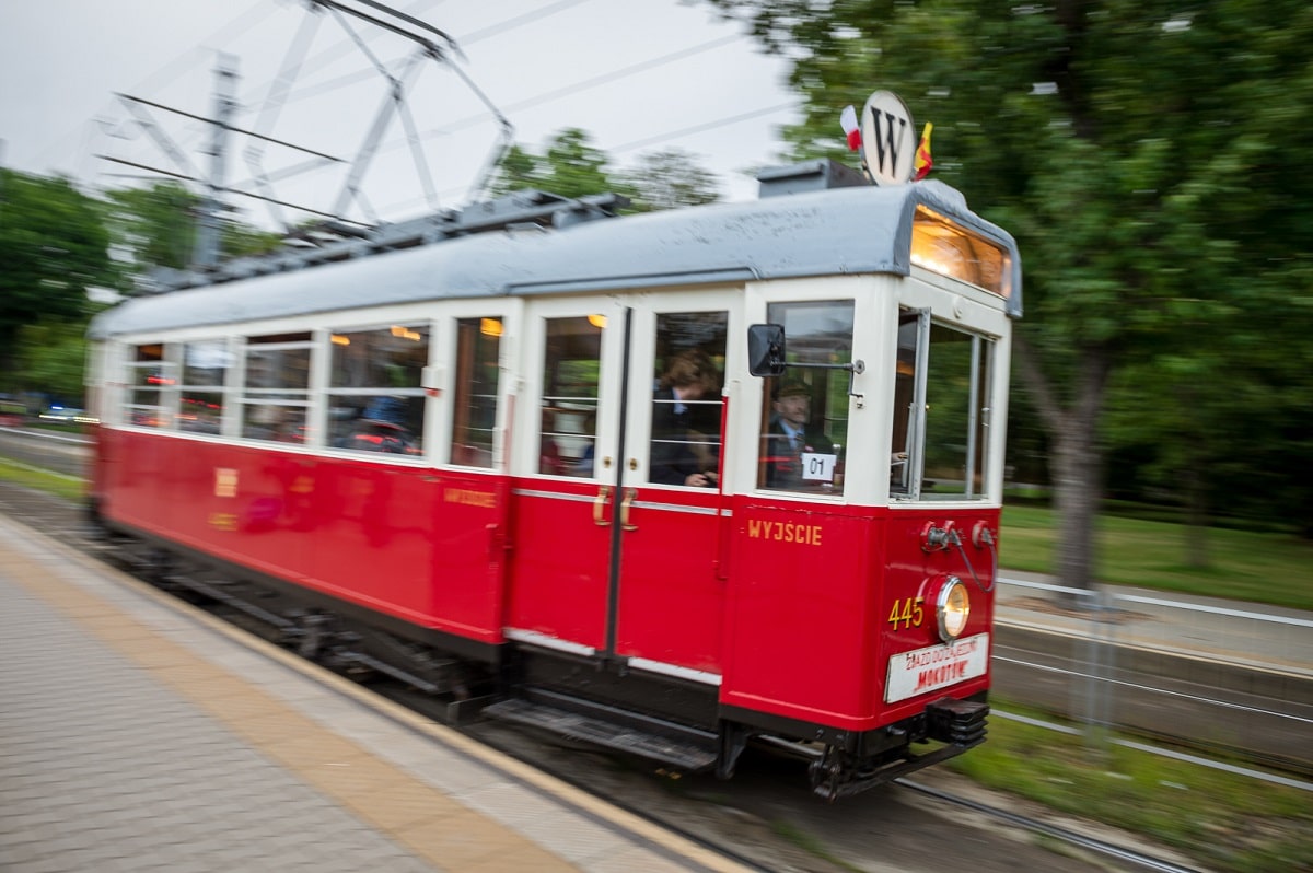 Infotram - Wielkanocna linia W ponownie na warszawskich ulicach