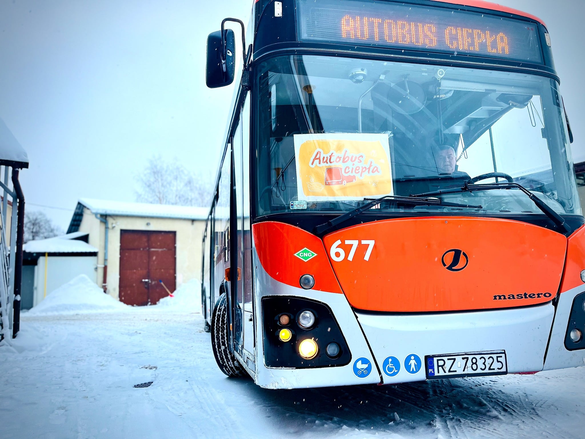 Infobus - Rzeszów: Autobus Ciepła zakończył sezon. Ponad 6 tys. posiłków dla potrzebujących