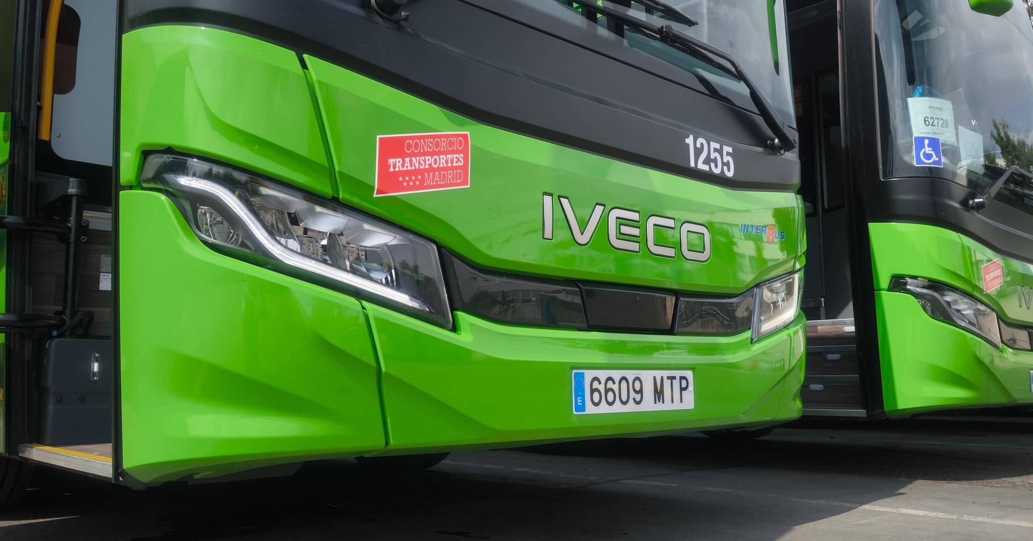Infobus - Hiszpania: Iveco dostarcza kolejne autobusy Crossway dla Grupy Interbus. Hybrydowe dwunastki
