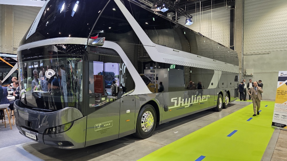 Autobusy na berlińskiej wystawie bus2Bus 2026: Neoplan Skyliner