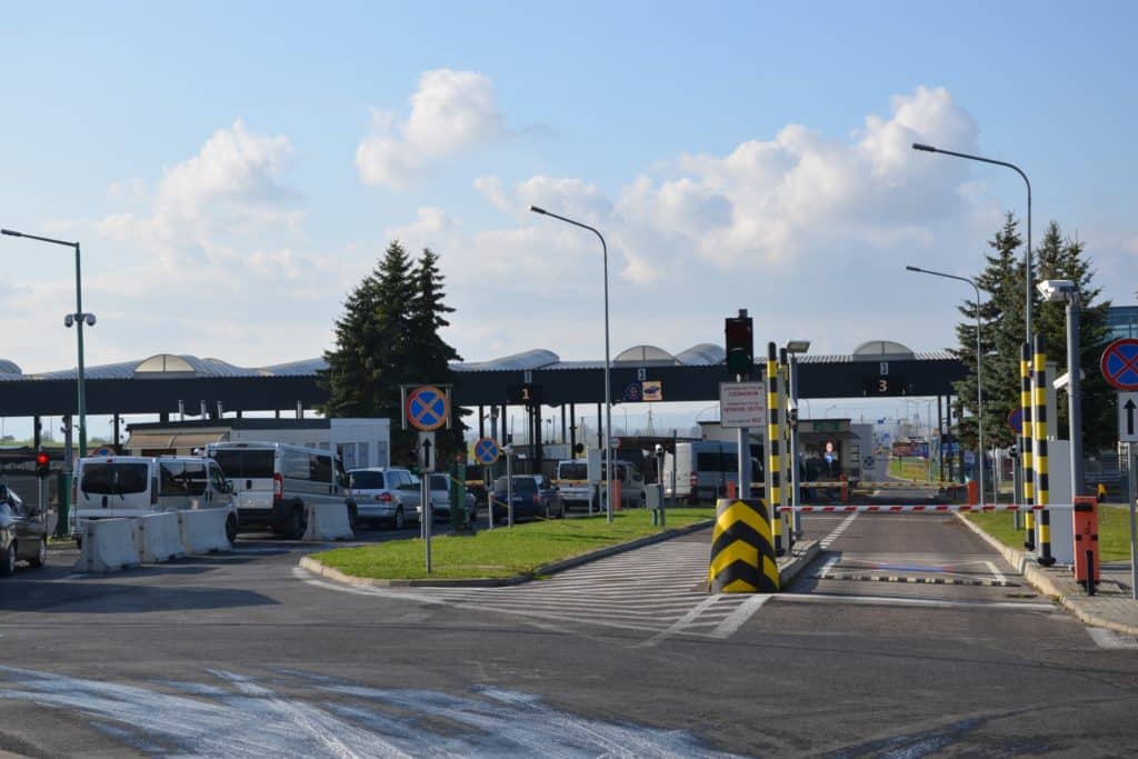 Infobus - Medyka: Siedem ofert na przebudowę odpraw autokarów na granicy. Czas na godne warunki
