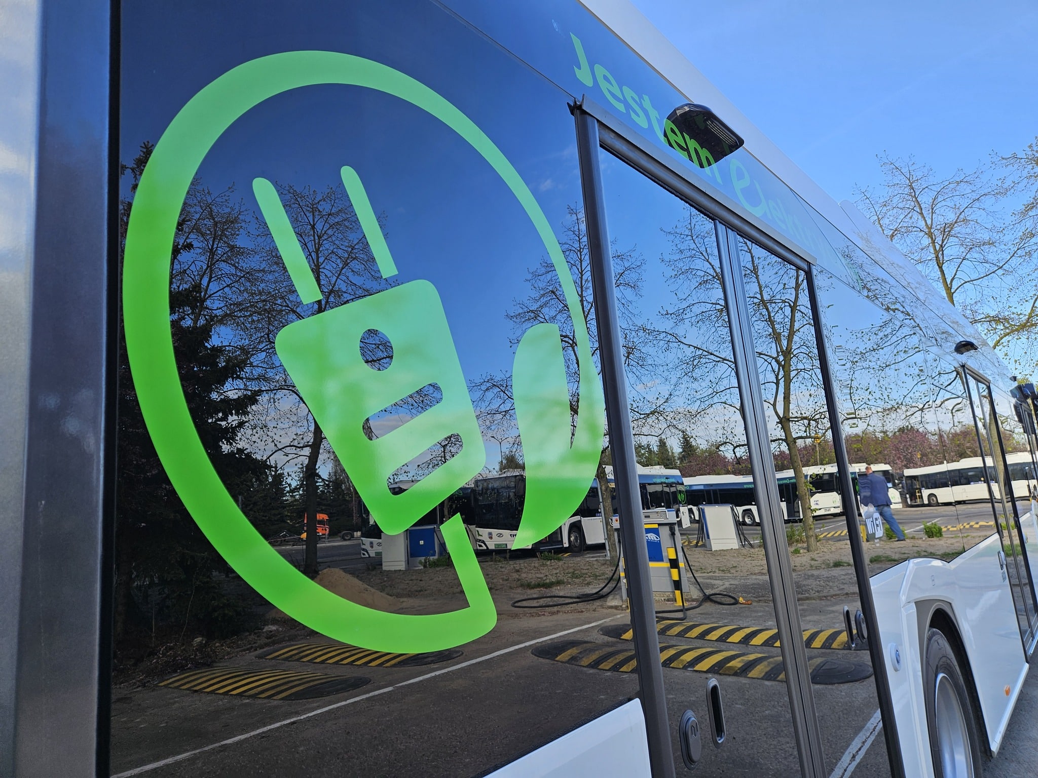 Infobus - 5 dni i decyzja: MZK Toruń gwałtownie wybiera Solarisa na dostawcę kolejnych autobusów elektrycznych