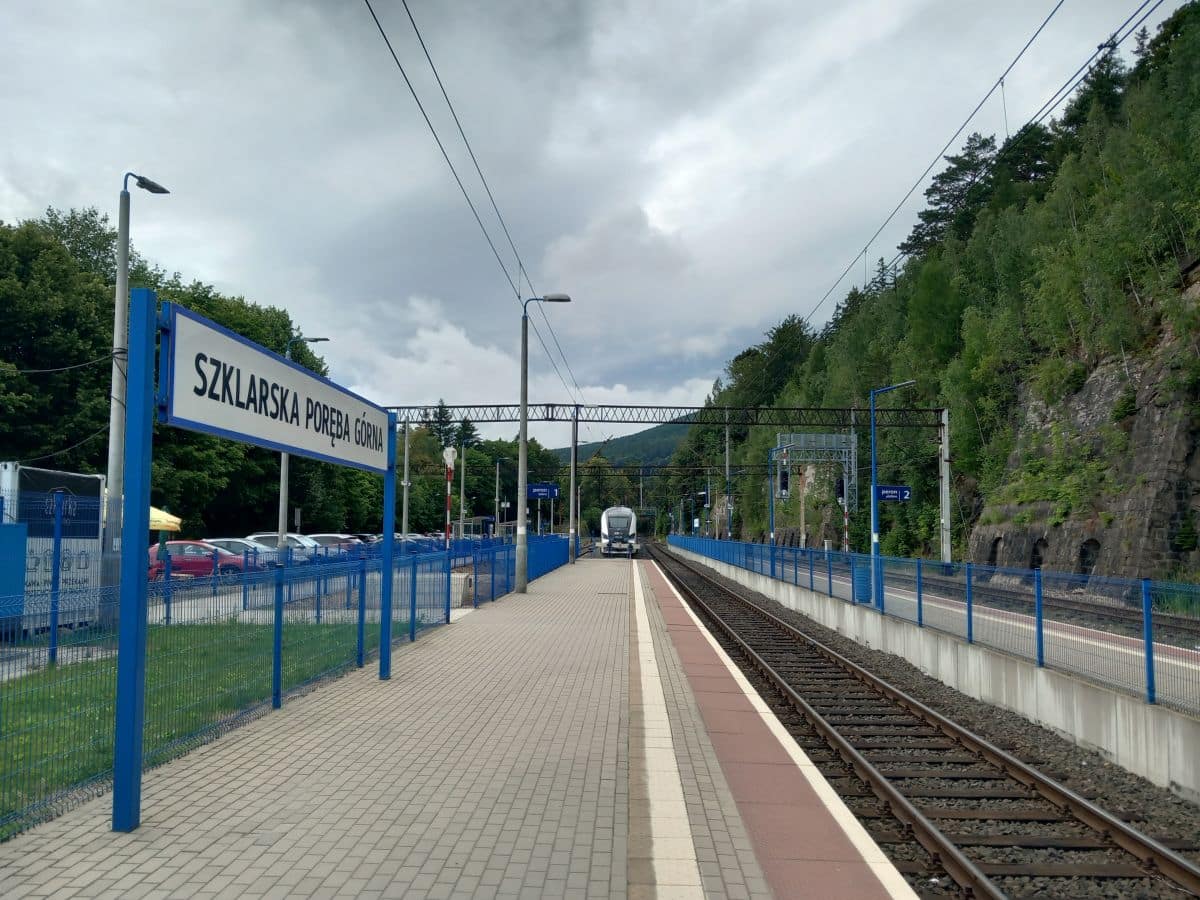 Inforail - Autobusy szybkie i osobowe zamiast pociągów na trasie Jelenia Góra – Szklarska Poręba. Zmiany do czerwca