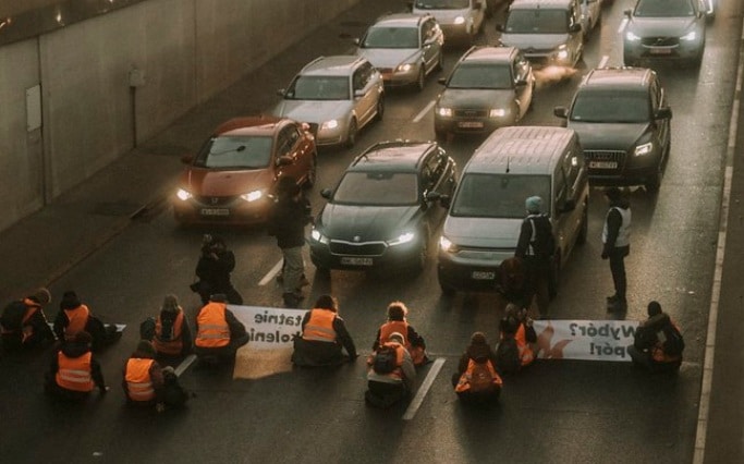 Infotrans - Ostatnie Pokolenie znika ze sceny. Aktywiści wskazują na transport publiczny jako swój sukces