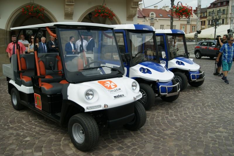 Infotrans - Po Gliwicach i Wrocławiu także Rzeszów wprowadza darmowy transport dla seniorów na cmentarzu