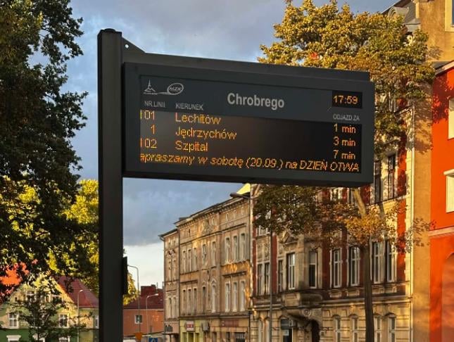 Infotrans - MZK Zielona Góra ogłasza duży przetarg na 44 tablice przystankowe i system SDIP