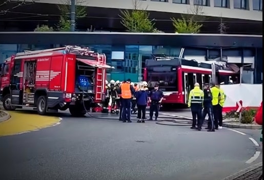 Infobus - Wypadek trolejbusu w Salzburgu. Pojazd wjechał do supermarketu. Jedna osoba nie żyje