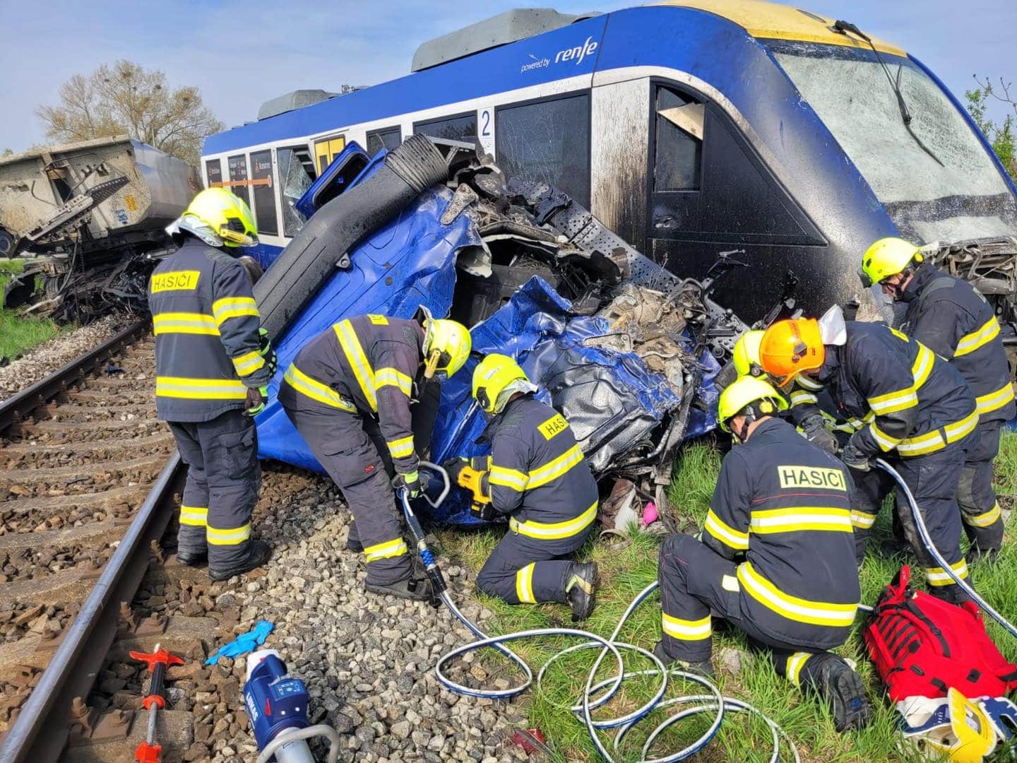 Inforail - Tragiczny wypadek pociągu LEO Express. Są poszkodowani po zderzeniu z ciężarówką