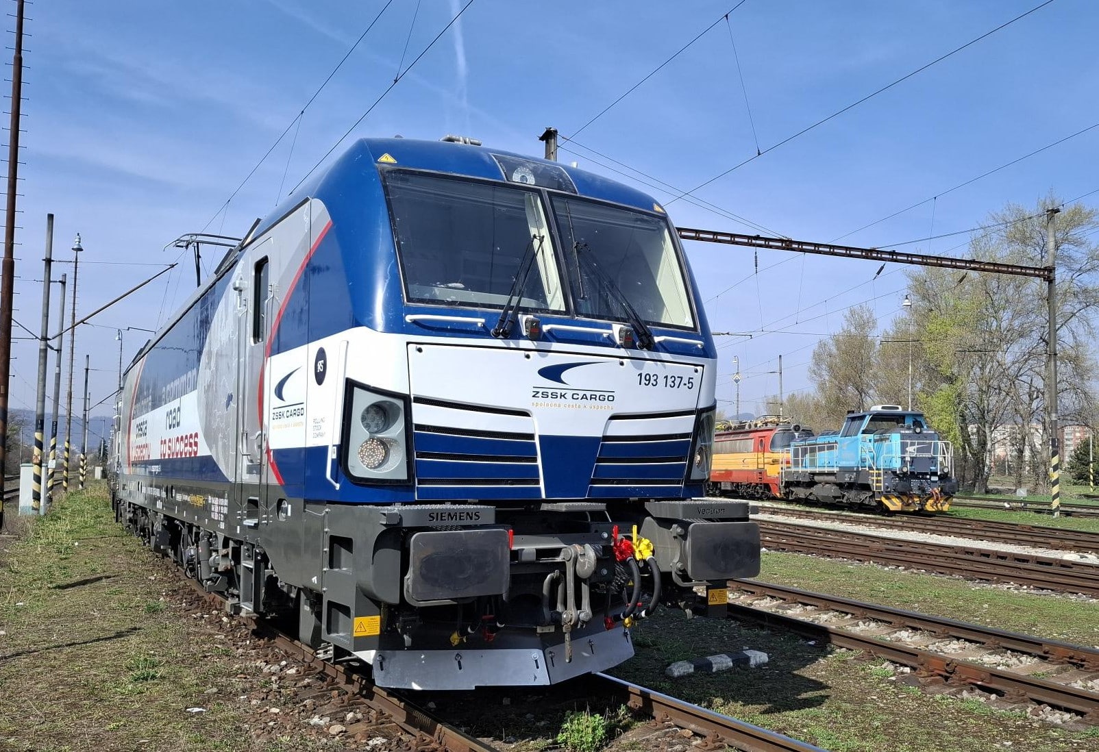 Inforail - ZSSK Cargo odbiera nowe lokomotywy Vectron. Pierwsze maszyny już w Bratysławie