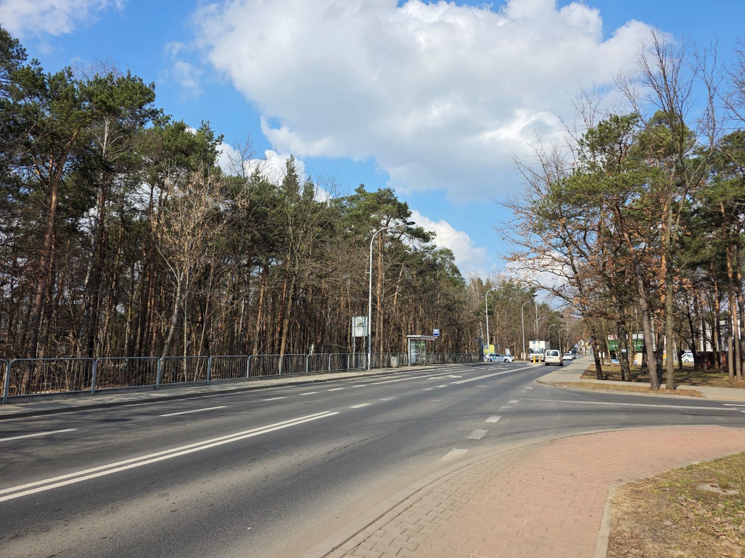 Infobike - Warszawa-Wesoła: Będzie projekt rozbudowy ul. Piłsudskiego. Co zyskają rowerzyści?