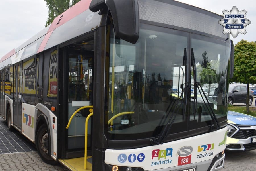 Infobus - Zawiercie: Wjechał w autobus i uciekł z miejsca zdarzenia. Bez uprawnień i z promilami