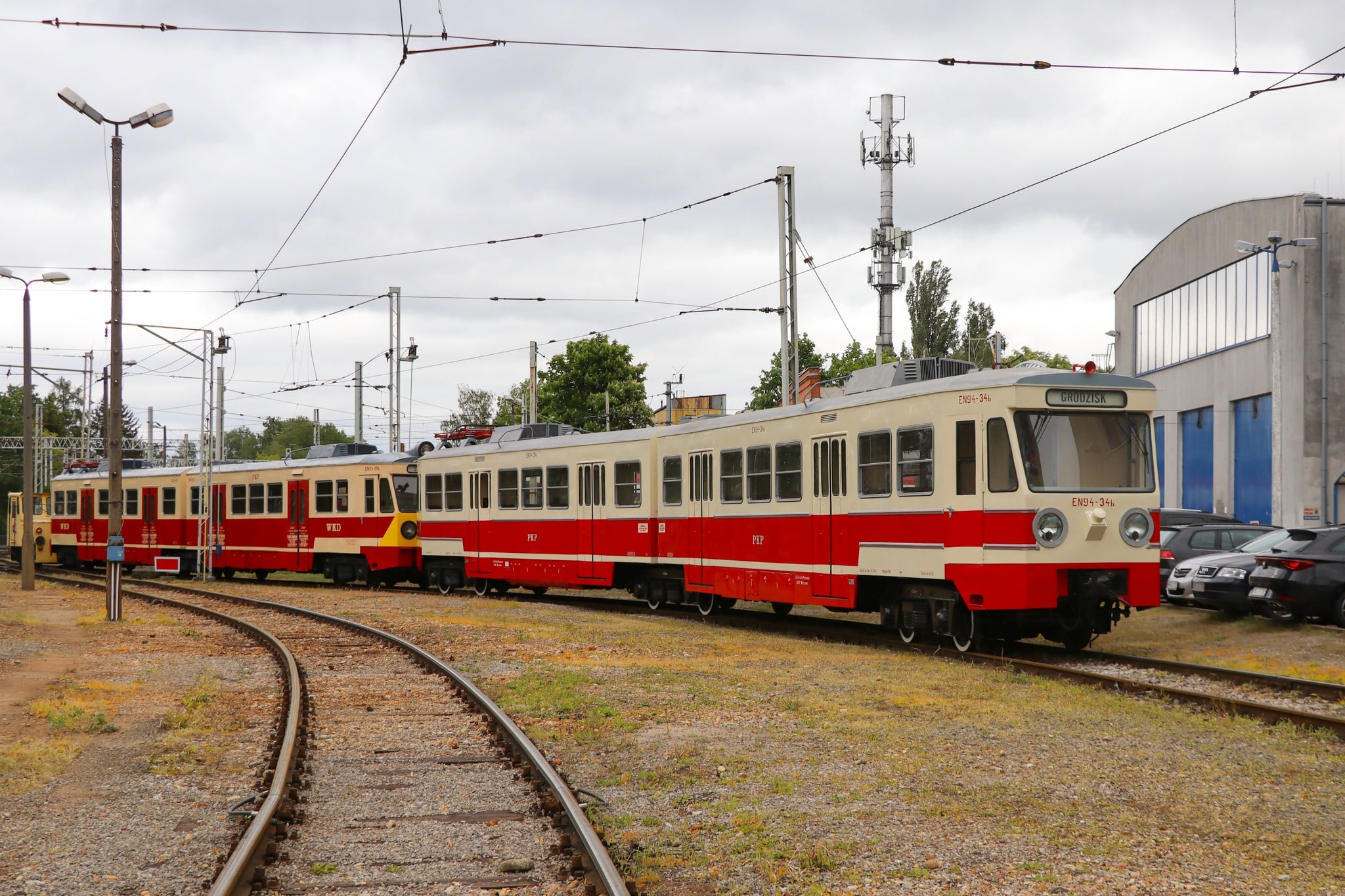 Inforail - Minęło 10 lat od końca służby legendarnych EN94 na WKD