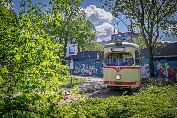 Infotram - Poznański „Helmut” przyjechał do Warszawy. Historyczny Düwag GT6 wyjedzie na linię turystyczną 36