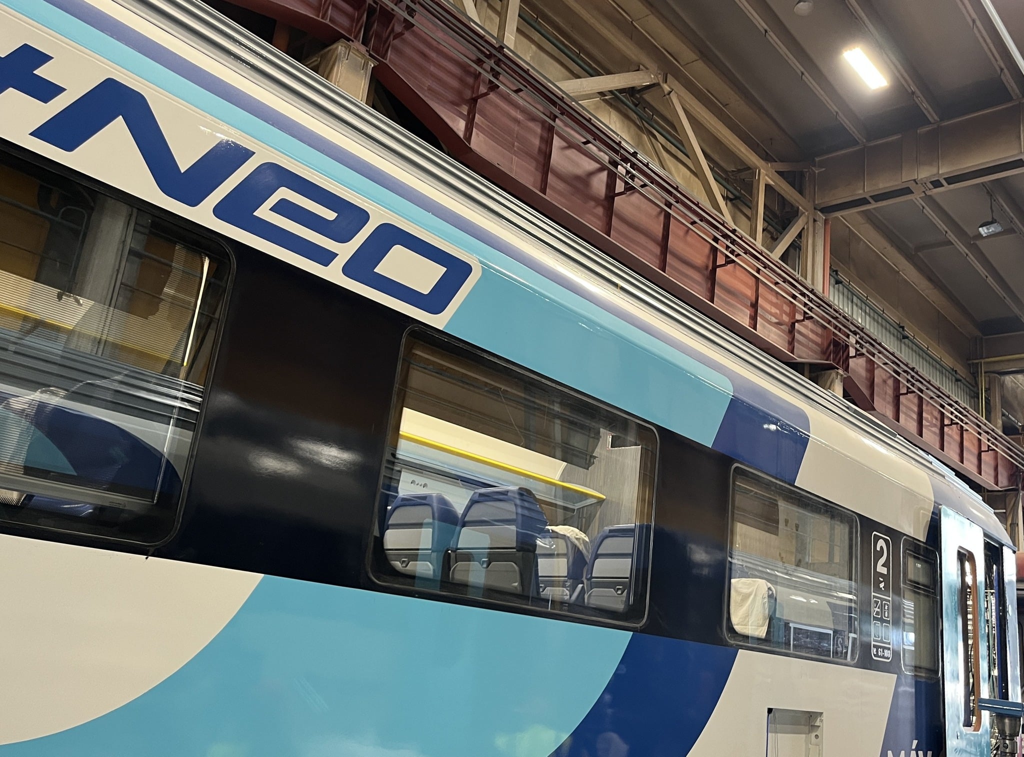 Inforail - Trwa montaż wagonów IC+NEO w zakładach Magyar Vagon w Szolnoku