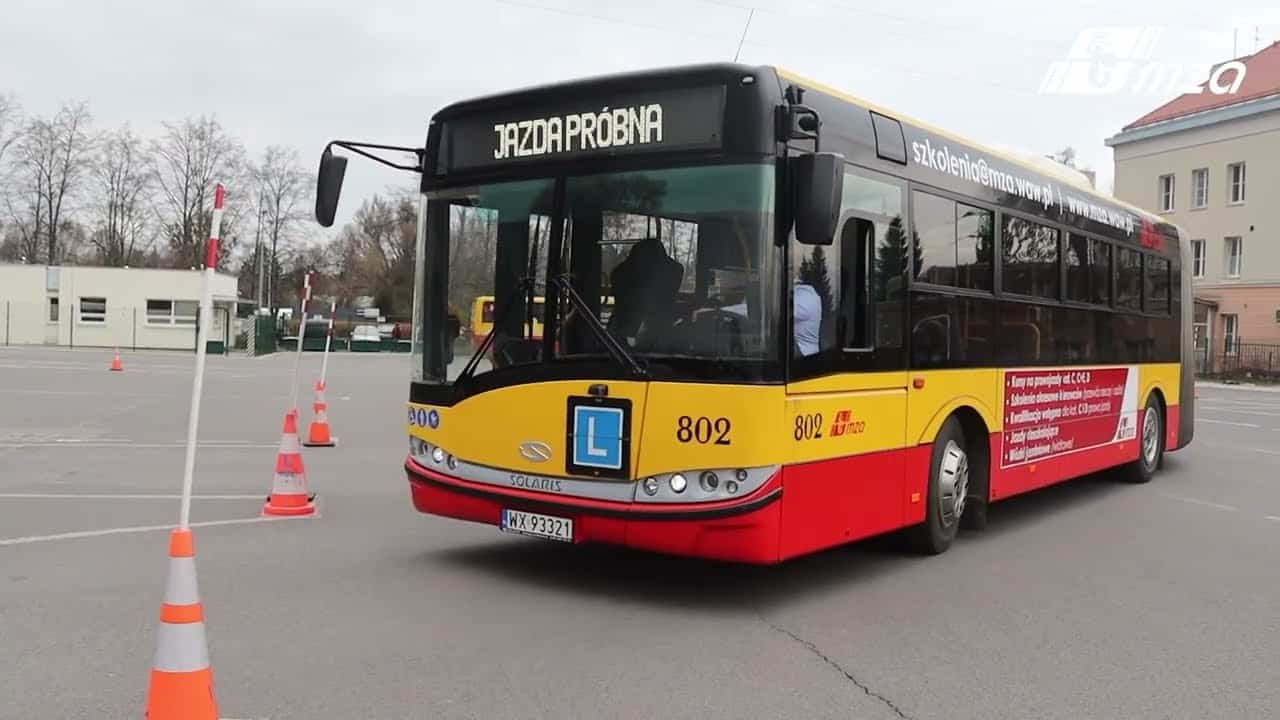 Infobus - Ministerstwo Infrastruktury chce uprościć egzaminy na prawo jazdy i postawić na praktykę