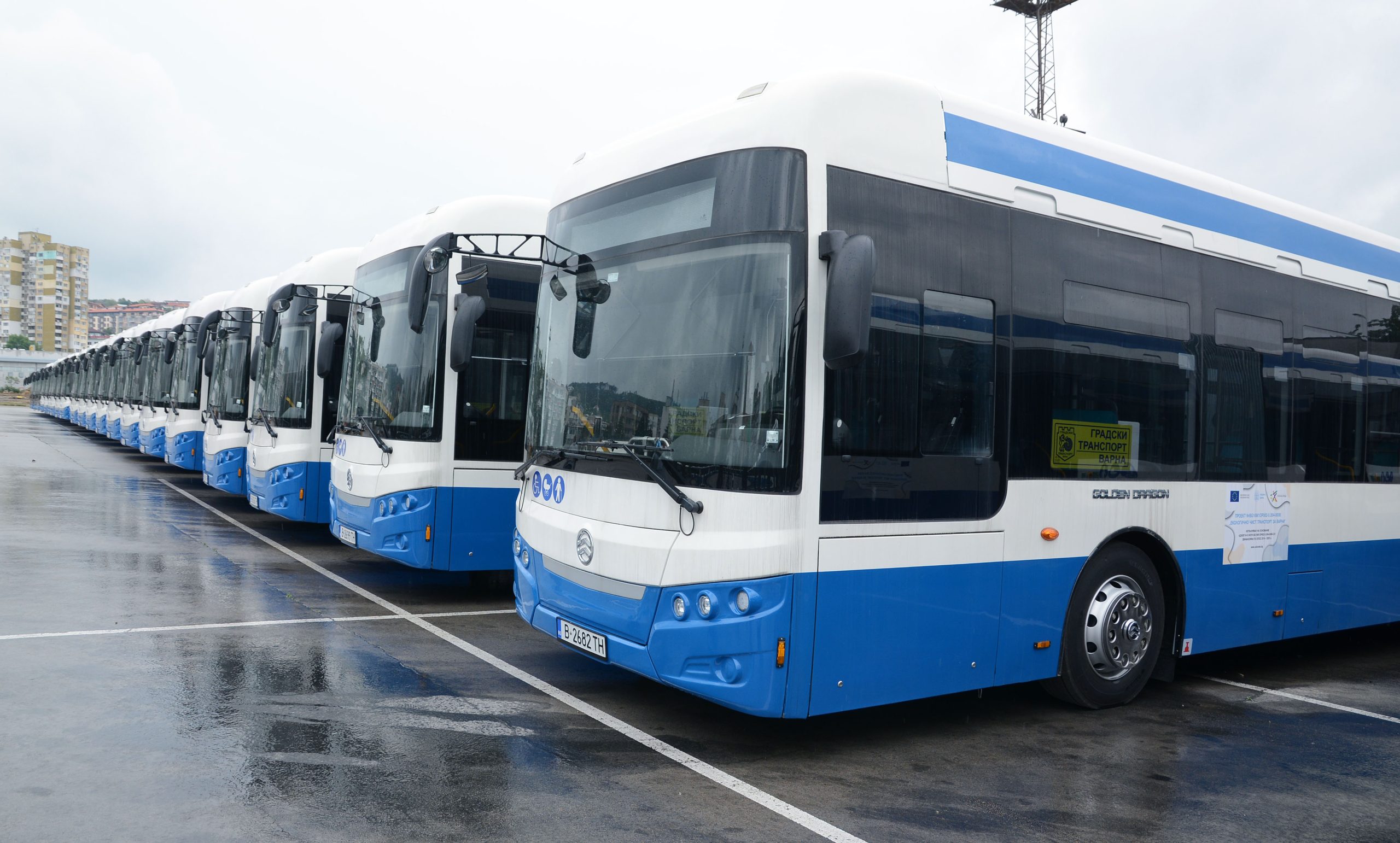 Infobus - Warna kupuje 8 autobusów elektrycznych. Do tego 10 stacji ładowania