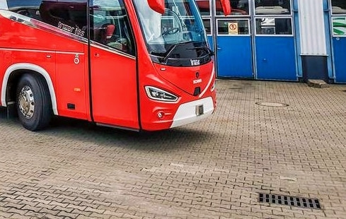 Infobus - Autobus specjalistyczny dla strażaków z Częstochowy. Irizar kontra Scania