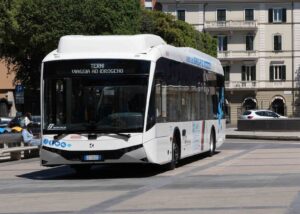 Infobus - Włochy: Pierwsze autobusy Karsan e-ATA Hydrogen. Z ogniwami Toyoty i wodorem od Linde