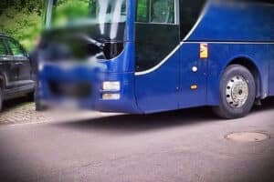 Infobus - Dolnośląskie: Policja zatrzymała autokar przed wycieczką do Wrocławia. Usterka hamulców