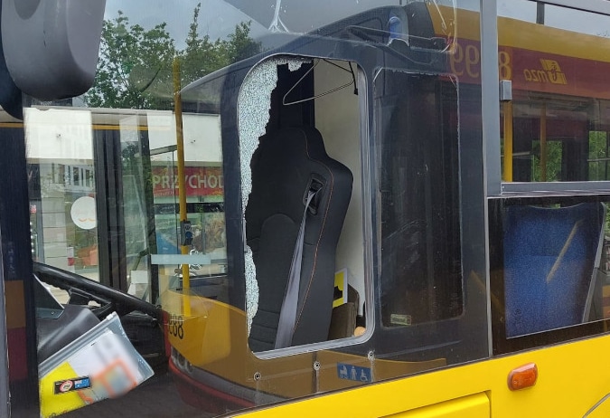 Infobus - Warszawa: Agresywny pasażer uszkodził autobus na Mokotowie. Straty 2000 zł