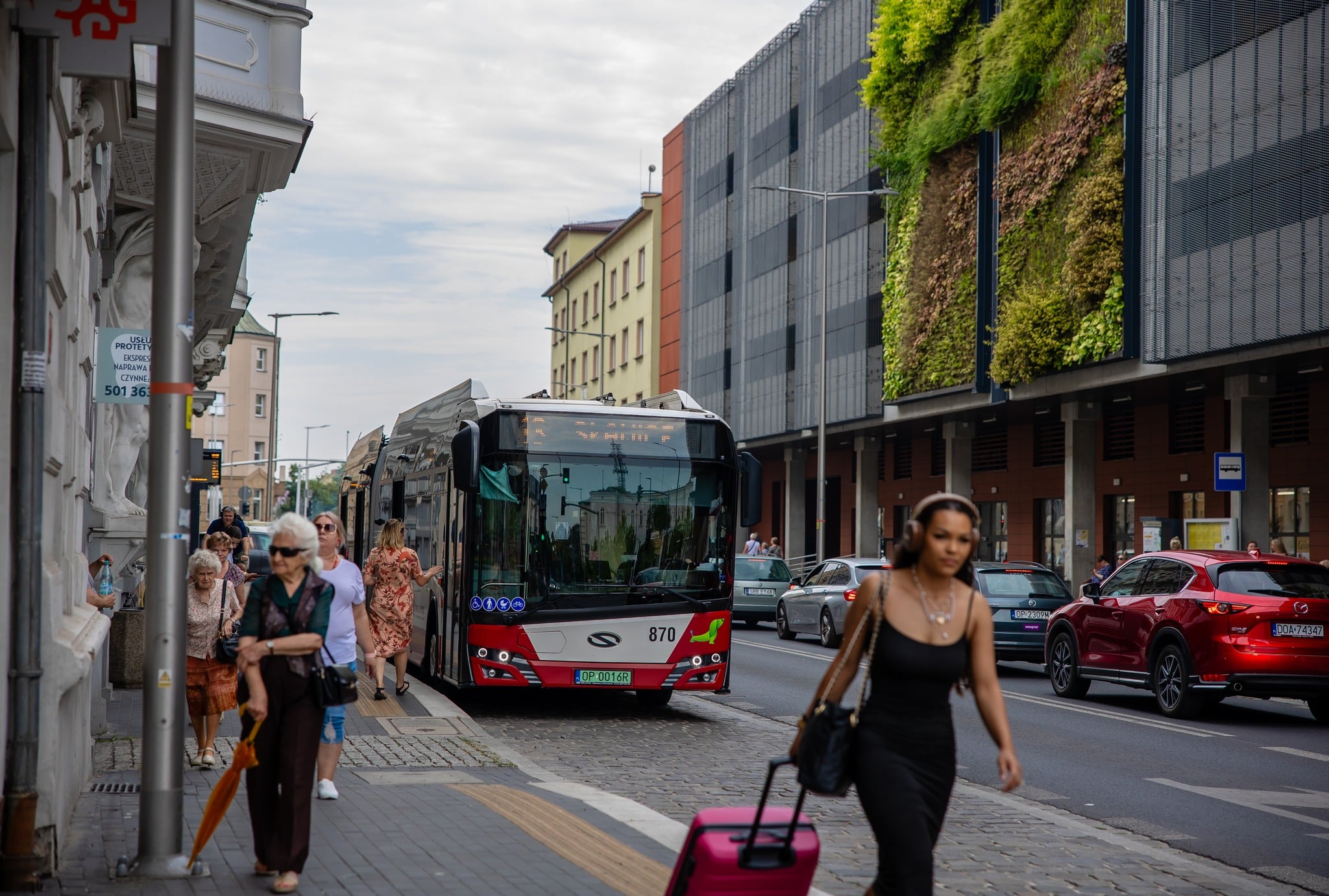 Infobus - MZK Opole: Pierwsze autobusy z „elektrycznej ósemki” Solarisa już na liniach
