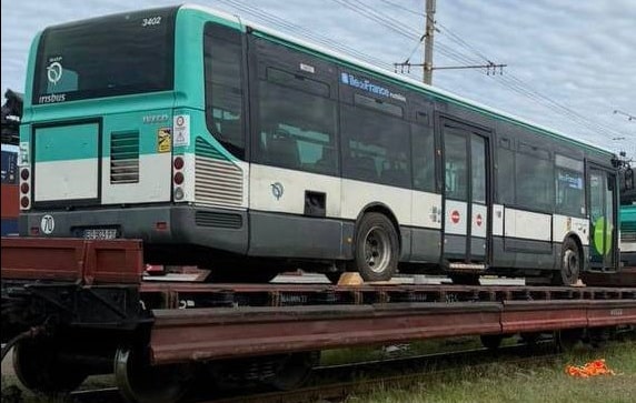 Infobus - Kolejna autobusowa pomoc dla Ukrainy . 30 pojazdów z regionu Île-de-France dla Kijowa