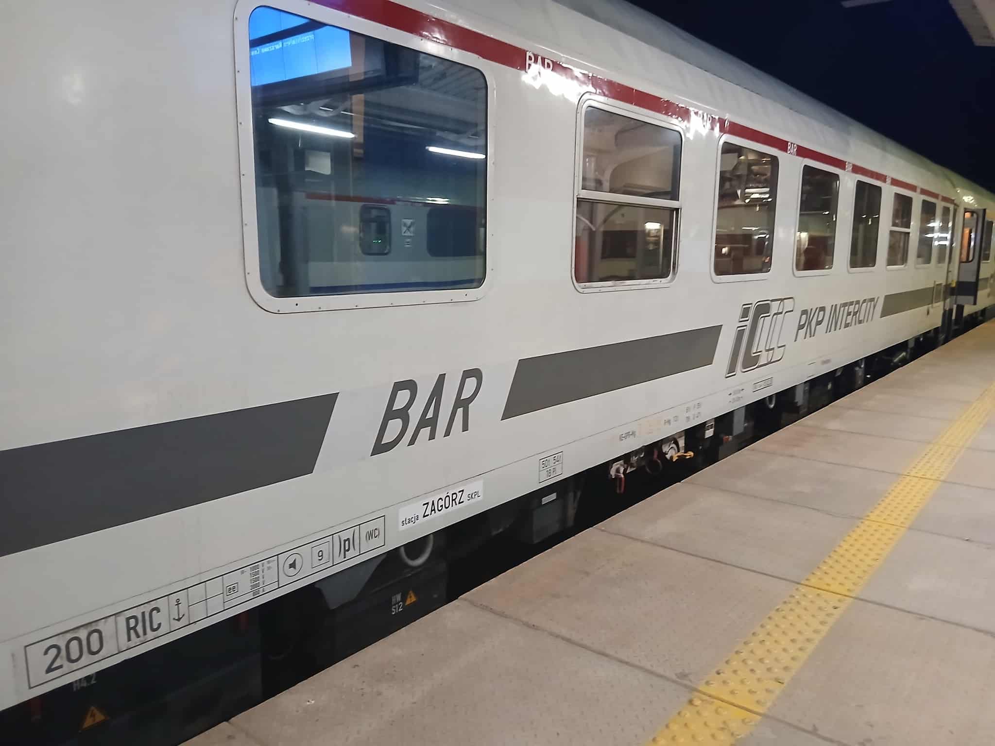 Inforail - PKP Intercity mają tylko dwa wagony restauracyjne od SKPL, jeździ tylko jeden. Dlaczego?