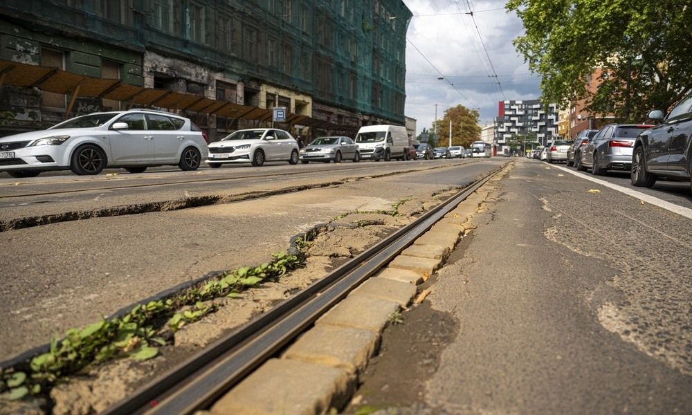 Infotram - Wykolejenie tramwaju na ul. Pułaskiego we Wrocławiu. Torowisko w kiepskim stanie