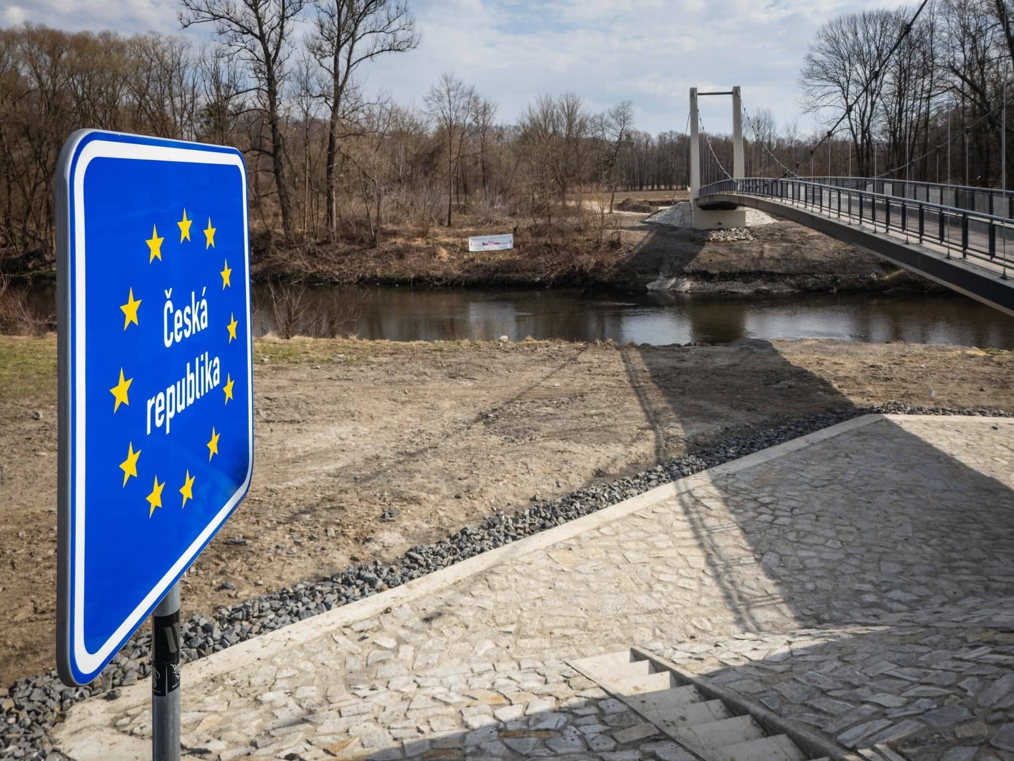 Infobike - Rowerowa kładka połączyła polski Pogwizdów z czeskimi Łąkami. Nad Olzą