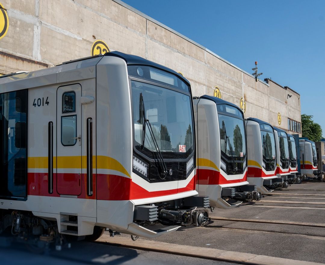 Infotram - Nowe pociągi metra Škody wyjechały na tory w Sofii. To początek większych dostaw dla Bułgarii