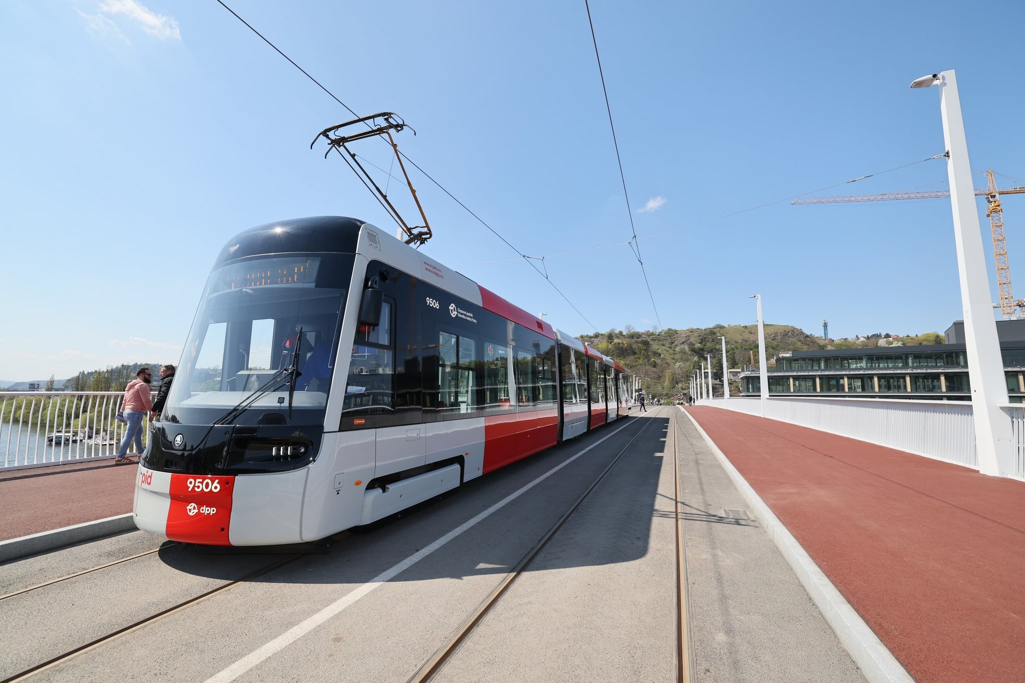 Infotrans - Most Dvorecký w Pradze: Tylko dla tramwajów, autobusów, rowerzystów i pieszych