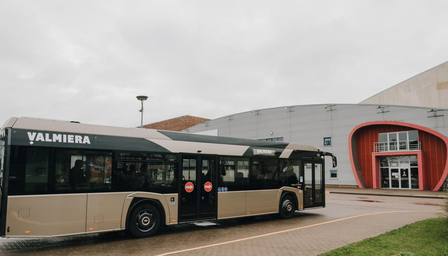 Infotrans - Łotwa ma wytyczne dla transportu publicznego na wypadek zagrożenia w przestrzeni powietrznej