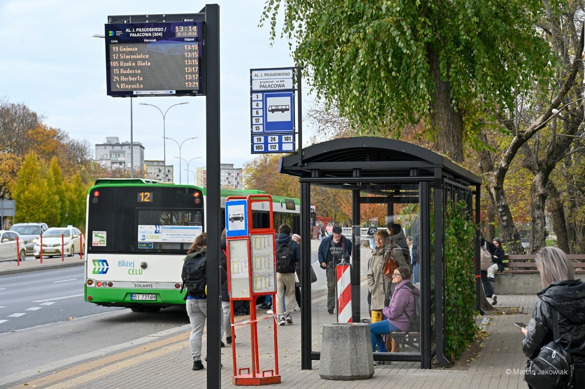 Infotrans - Białystok otworzył dwie propozycje na 66 tablic e-papier. Obie ponad budżetem