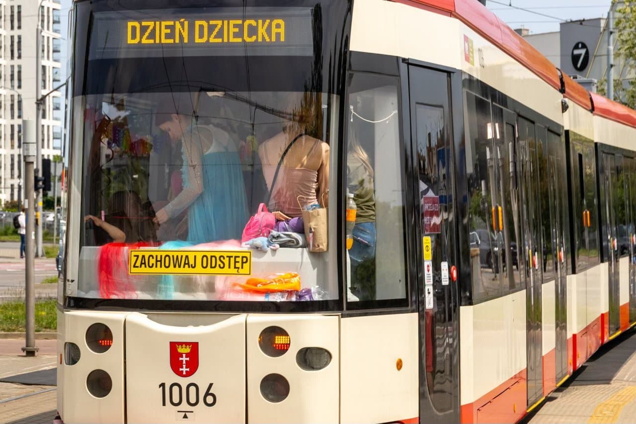Infotrans - Bajkowy Tramwaj GAiT na Dzień Dziecka. Pluszaki, księżniczki i kursy do Brzeźna