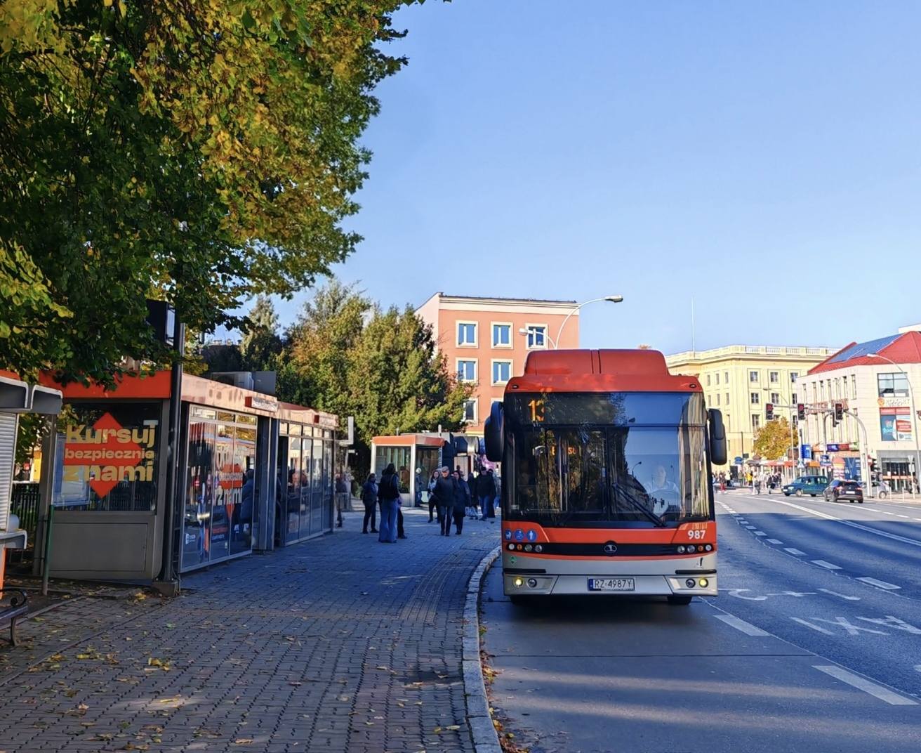 Infotrans - Rzeszów chce kupić aż 140 wiat przystankowych z fotowoltaiką. Plus pylony i stojaki