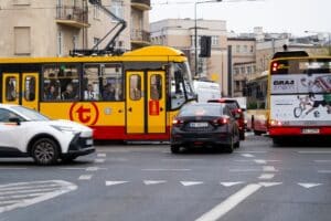 Infotram - „Warszawski tetris” wreszcie zostanie przebudowany. Czy to oznacza koniec blokowania tramwajów?