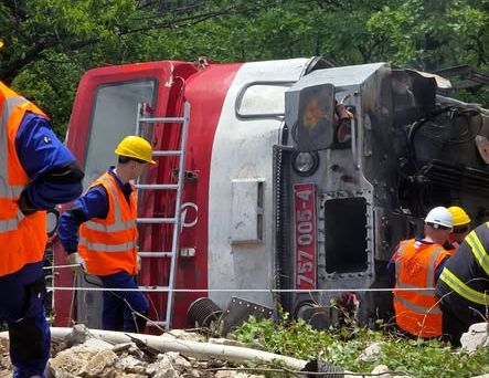 Inforail - Po kilku miesiącach ZSSK usuwa uszkodzoną lokomotywę. To efekt wypadku pod Jablonovem nad Turňou