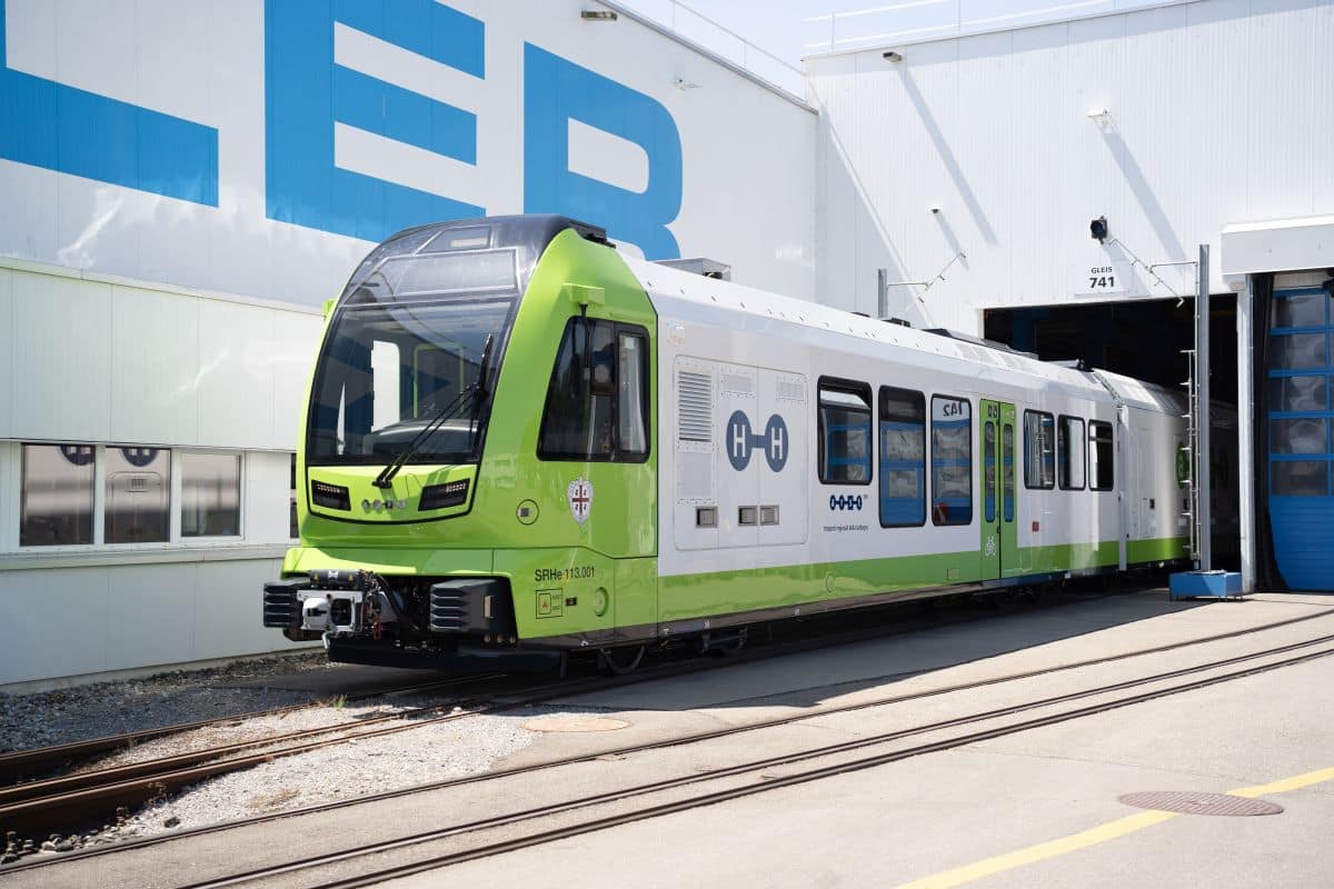 Inforail - Stadler i ARST zaprezentowali pierwszy na świecie pociąg wodorowy dla linii wąskotorowych