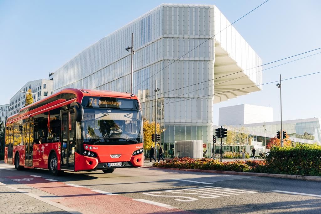 Infobus - Norwegia przesuwa elektrobusy. Lokalna sieć drogowa nie wytrzymuje nacisku osi