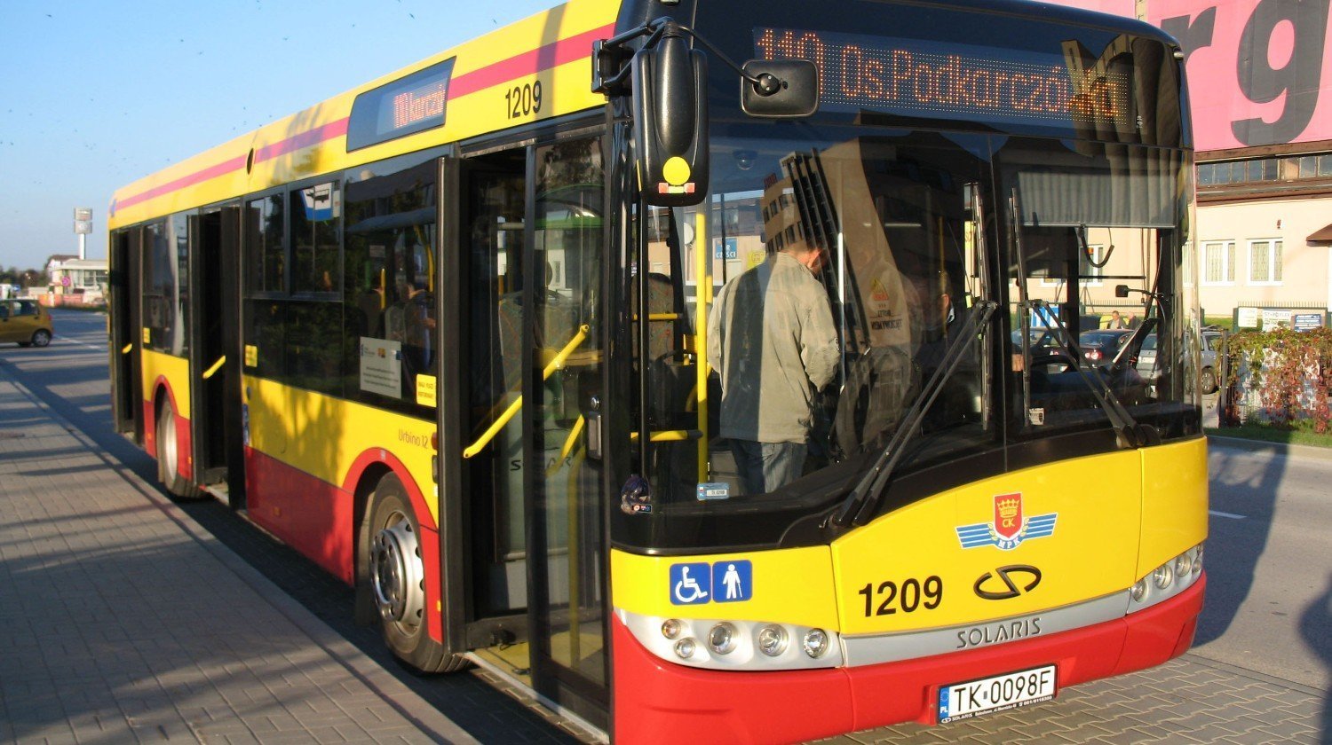 Infobus - Autobusy z Kielc jednak pojadą na Ukrainę? Fundacja zbiera 500 tys. zł i omija polityków PiS