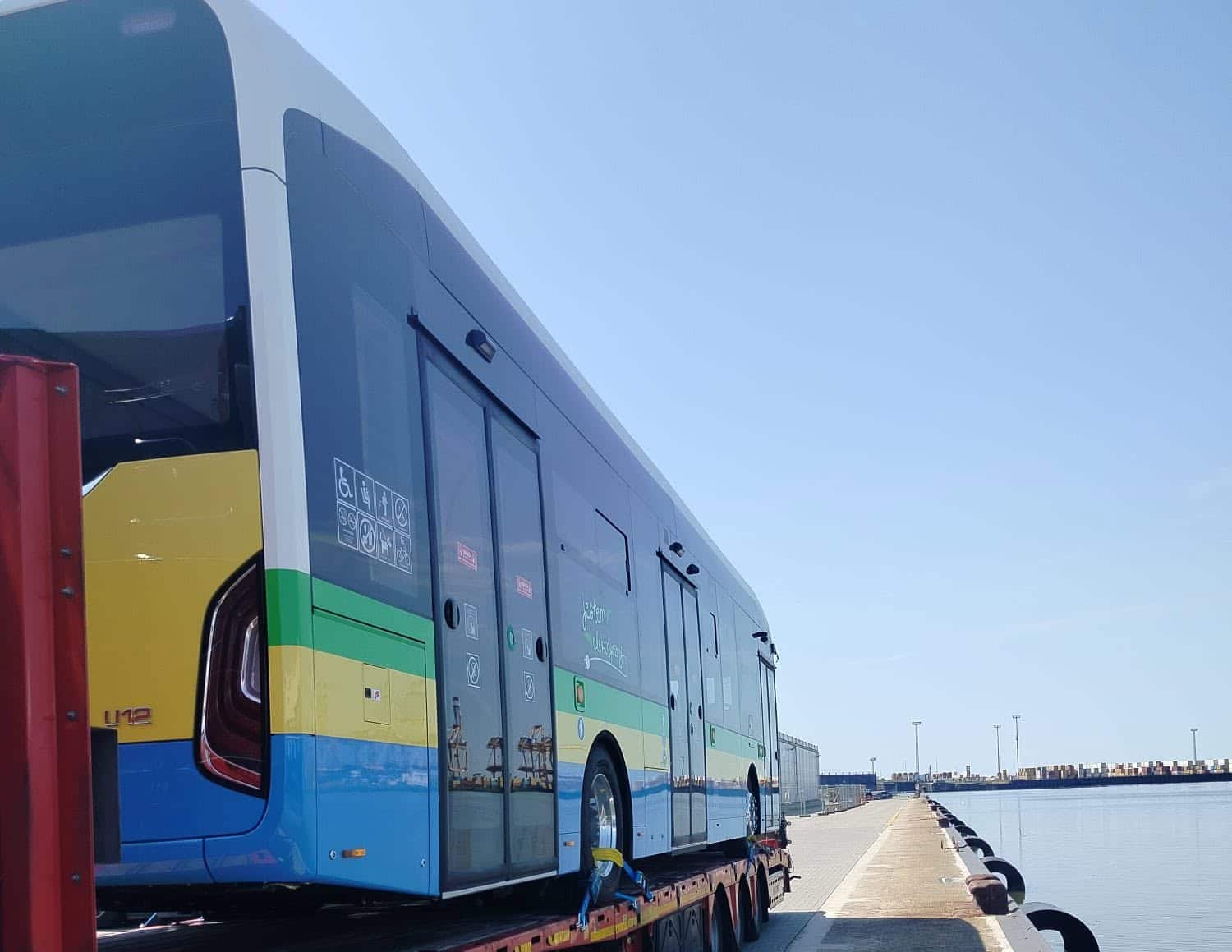 Infobus - Pierwsze Yutongi dla Ostrołęki przypłynęły do Bremerhaven. Elektrobusy w drodze do Polski