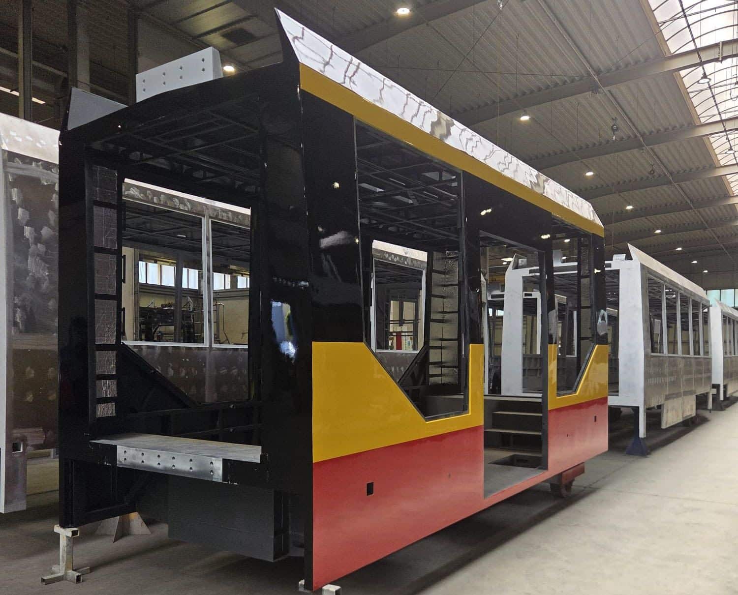 Infotram - Nowe tramwaje dla Grudziądza coraz bliżej. Pracownicy MZK sprawdzili postęp prac w Poznaniu
