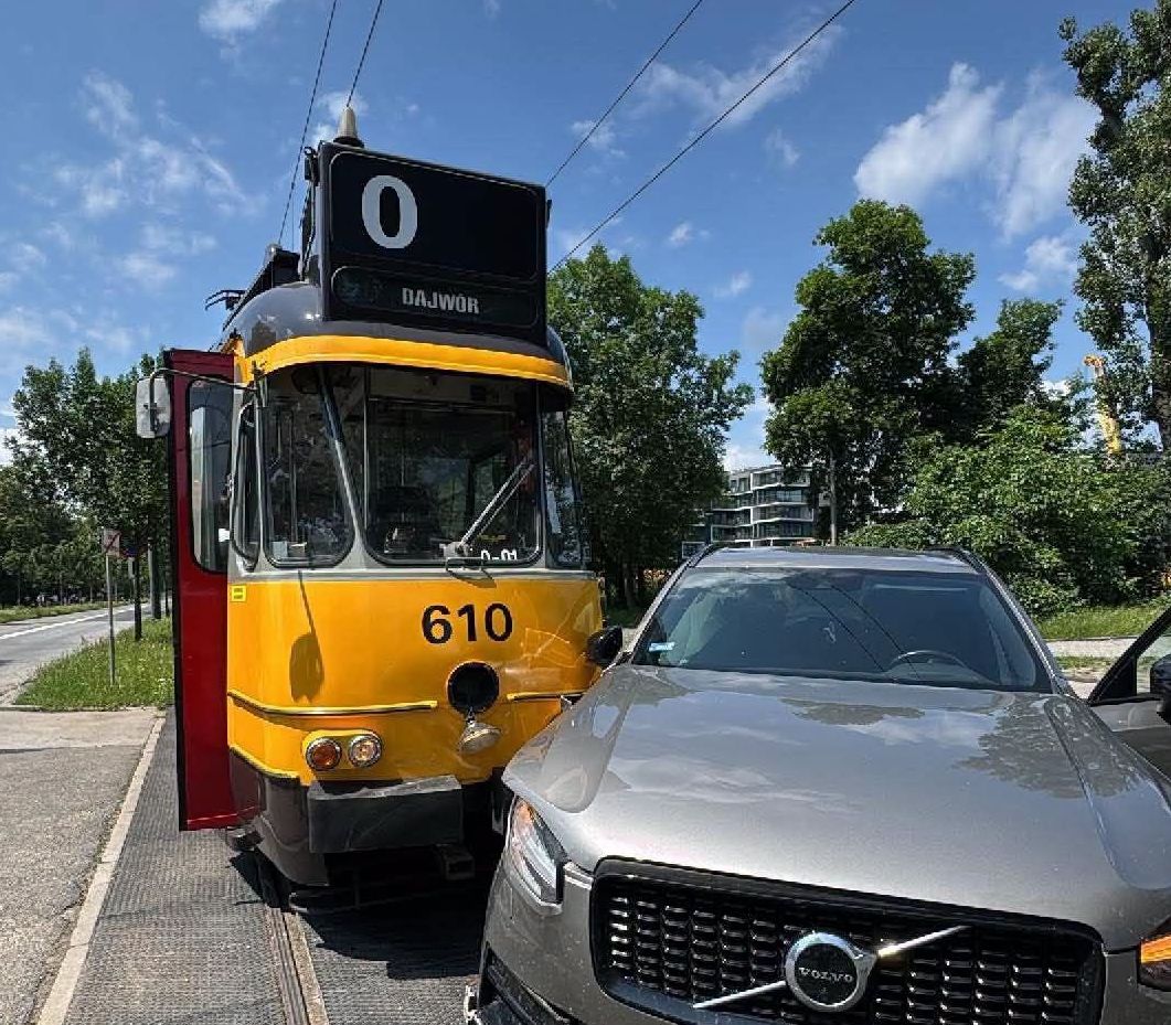 Infotram - Kraków: Kolizja zabytkowego tramwaju z samochodem