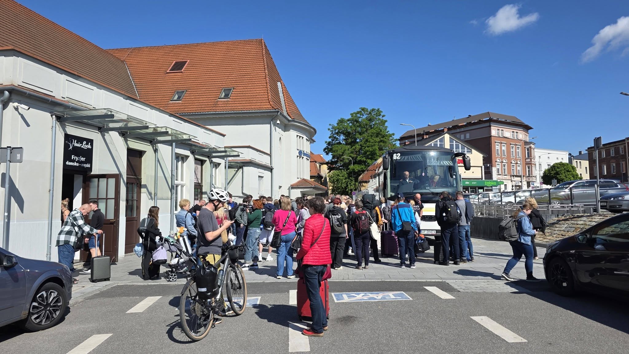 Inforail - Zespół parlamentarny ruszył Magistralą Podsudecką. Zamiast pociągu TLK Szczeliniec – autobus zastępczy