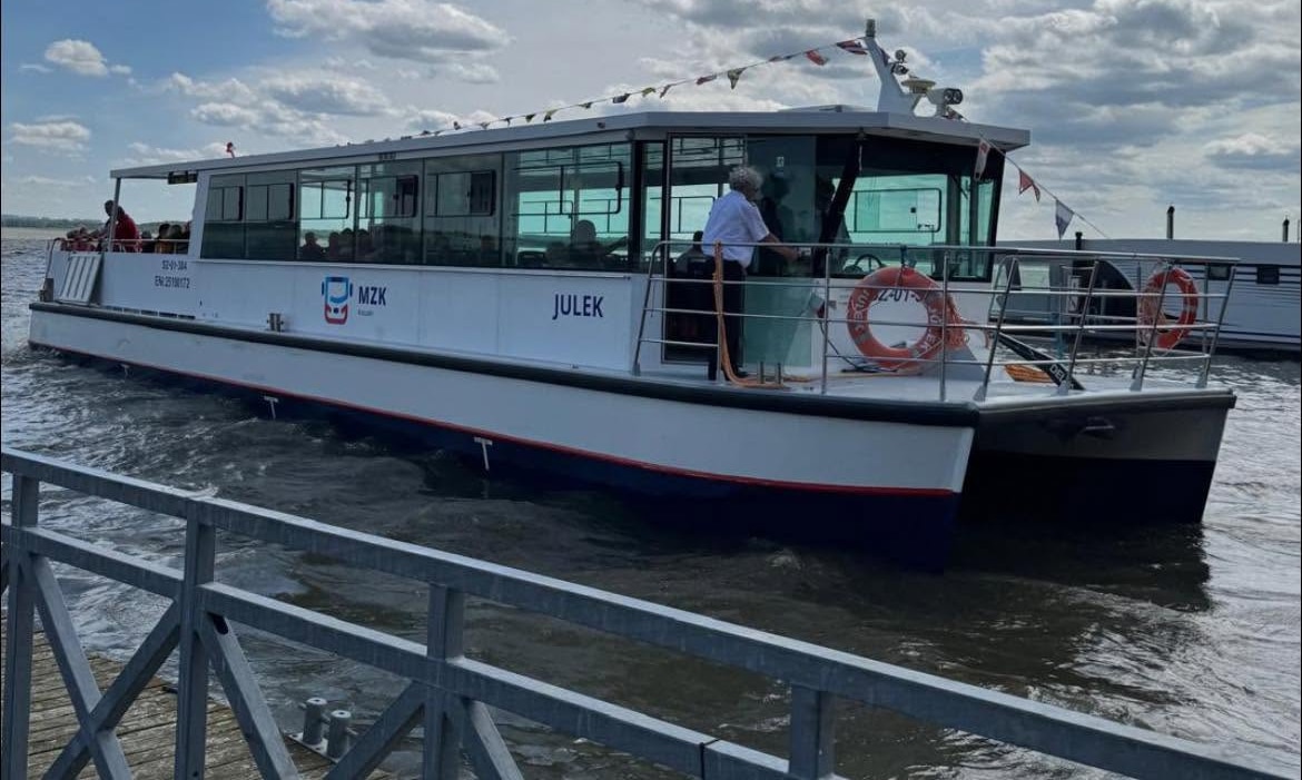 Infoship - „Julek” wrócił na Jezioro Jamno. Znamy cennik 2026. W tym bilet statek + autobus