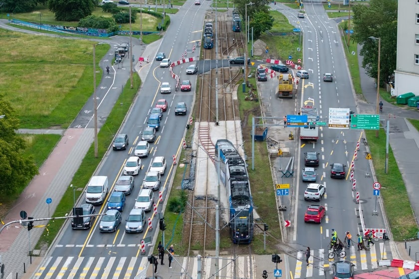 Infotrans - Wrocław wyjaśnia zasady biletów okresowych podczas wakacyjnych remontów torowisk