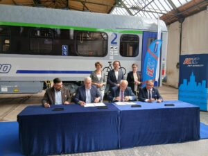 Inforail - PKP Intercity podpisało umowę na modernizację wagonów rowerowych 609A. Kontrakt trafił do Remtraku
