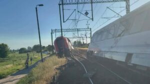 Inforail - Zderzenie dwóch pociągów w Białośliwiu. Kilka osób zostało poszkodowanych